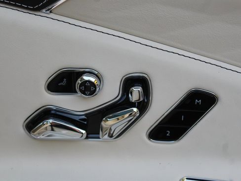 Used 2021 Bentley Flying Spur W12 image 25