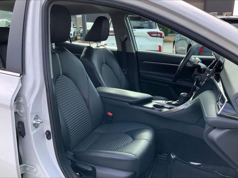 Used 2022 Toyota Camry SE image 8