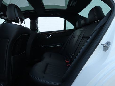 Used 2015 Mercedes-Benz E 400 4MATIC Sedan image 40