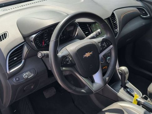 Used 2017 Chevrolet Trax LT w/ LT Convenience Package FWD image 12