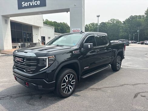 Used 2024 GMC Sierra 1500 AT4 w/ AT4 Premium Package AWD/4WD image 6