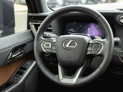 Used 2025 Lexus GX 550 w/ Accessory Package (Z1) AWD/4WD image 30