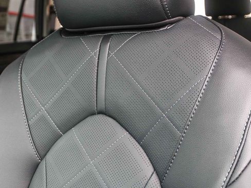 New 2026 Toyota Highlander Platinum image 27