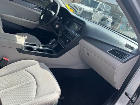 Used 2016 Hyundai Sonata SE FWD image 33