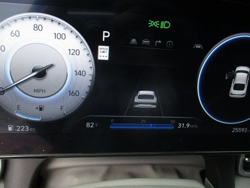 Used 2024 Hyundai Elantra SEL FWD image 17