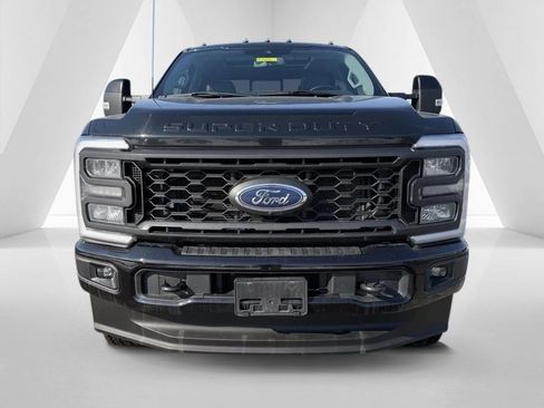Used 2023 Ford F250 Lariat w/ Sport Appearance Package image 2