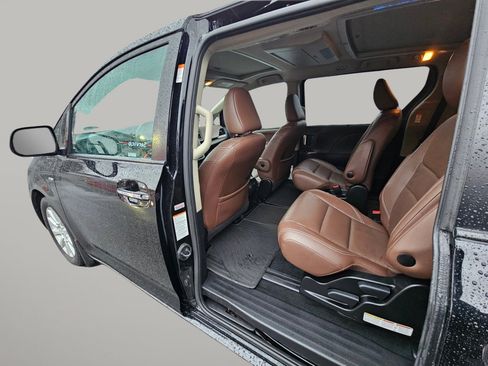 Used 2017 Toyota Sienna Limited Premium image 22