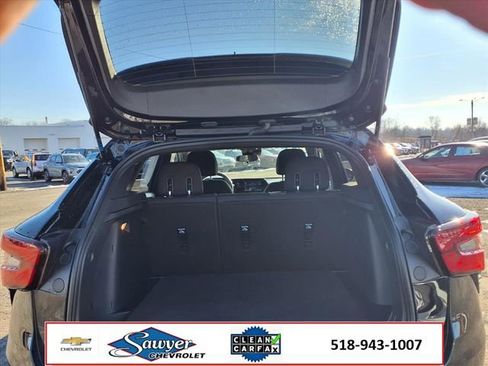 Used 2025 Chevrolet Trax RS image 10