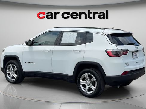 Used 2024 Jeep Compass Latitude w/ Altitude Special Edition AWD/4WD image 3