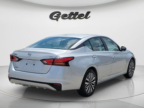 Used 2024 Nissan Altima 2.5 SV FWD image 5