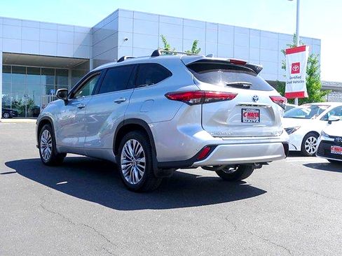 Certified 2021 Toyota Highlander Platinum FWD image 5