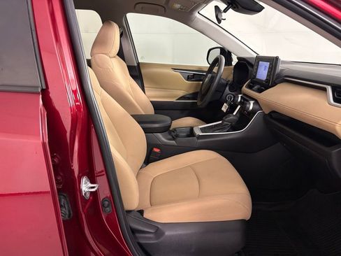 Used 2020 Toyota RAV4 LE FWD image 45
