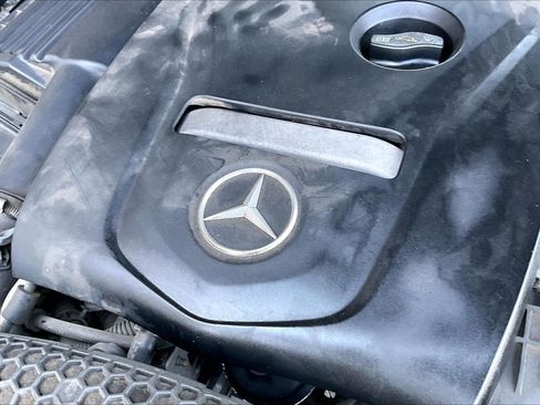 Used 2015 Mercedes-Benz C 300 Sedan image 32