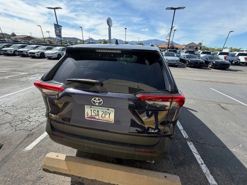 Used 2021 Toyota RAV4 XLE w/ Convenience Package image 3