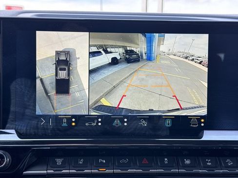 Used 2025 Chevrolet Silverado 2500 ZR2 w/ Technology Package image 9