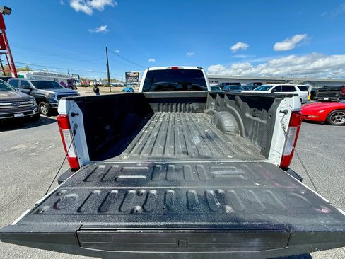 Used 2019 Ford F350 XLT w/ XLT Premium Package AWD/4WD image 14