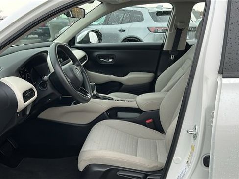 Used 2023 Honda HR-V LX image 9