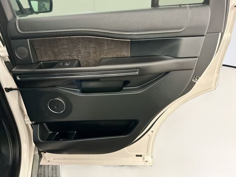 Used 2019 Ford Expedition Limited w/ Equipment Group 302A AWD/4WD image 34