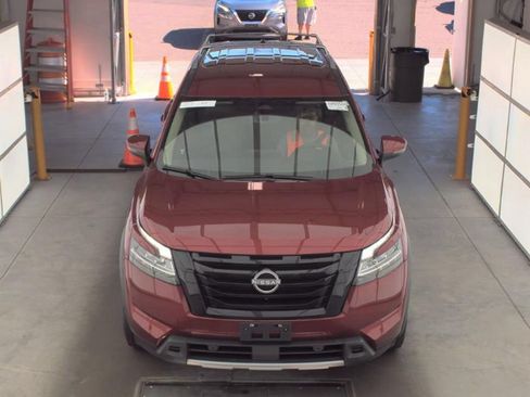 Used 2023 Nissan Pathfinder SL w/ Black Appearance Package AWD/4WD image 3