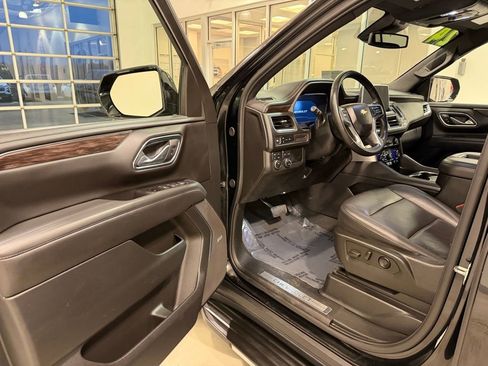 Used 2024 Chevrolet Suburban LT image 9