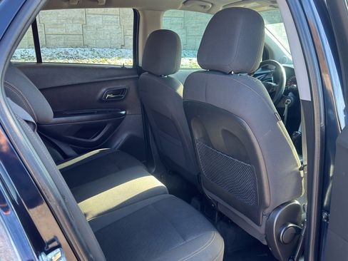 Used 2021 Chevrolet Trax LS w/ Tint and Cruise Package image 35