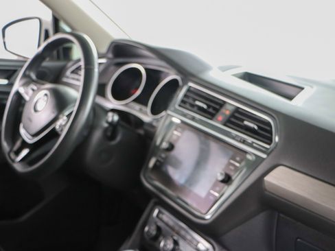 Used 2020 Volkswagen Tiguan SE image 26