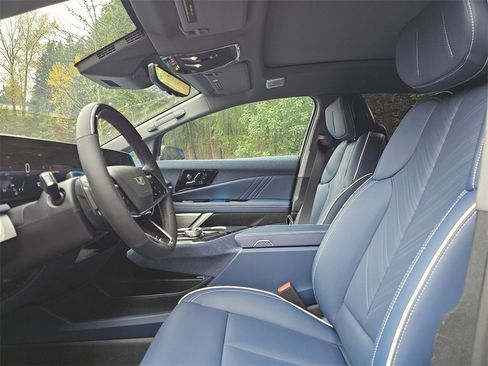 New 2026 Cadillac Optiq Luxury 2 image 21