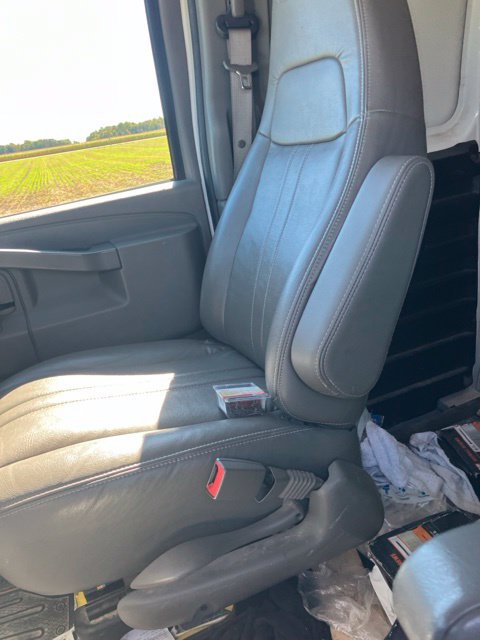 Used 2017 Chevrolet Express 2500 RWD image 4