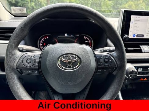 Used 2025 Toyota RAV4 XLE FWD image 16