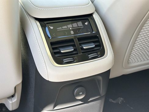 New 2026 Volvo XC90 T8 Ultra w/ Protection Package Premier AWD/4WD image 10