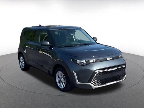 Used 2025 Kia Soul LX w/ LX Technology Package FWD image 11