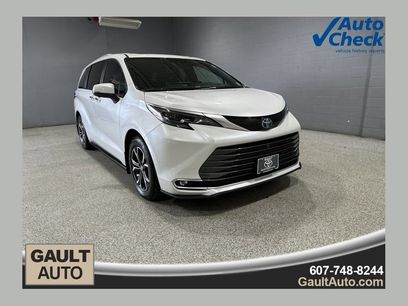 Certified 2025 Toyota Sienna Platinum