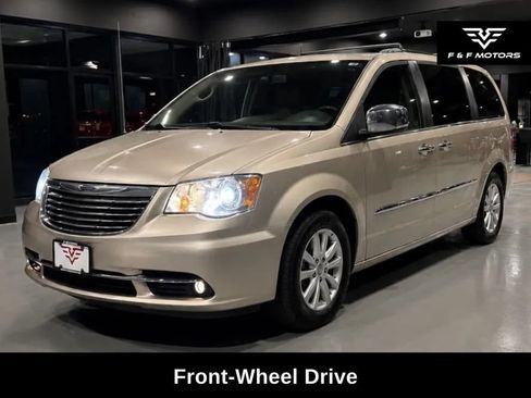 Used 2015 Chrysler Town & Country Limited Platinum w/ Trailer Tow Group FWD image 2