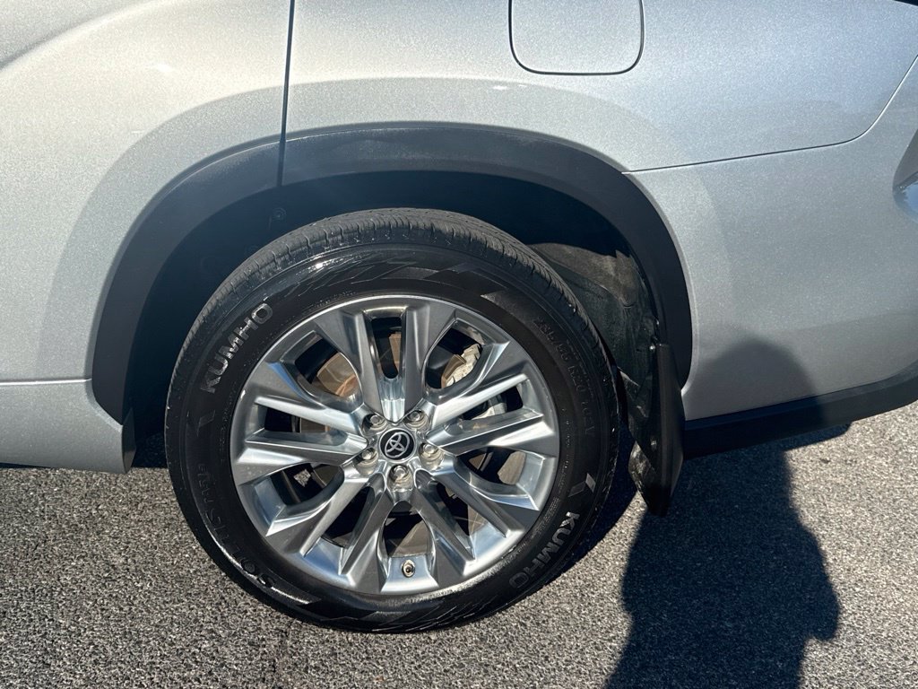 Used 2022 Toyota Highlander Limited AWD/4WD image 6