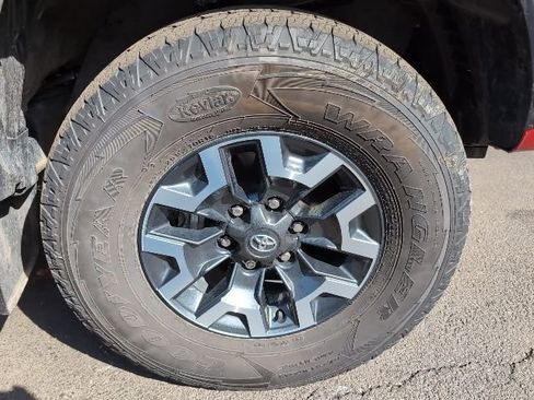 Used 2021 Toyota Tacoma TRD Off-Road w/ Technology Package image 8