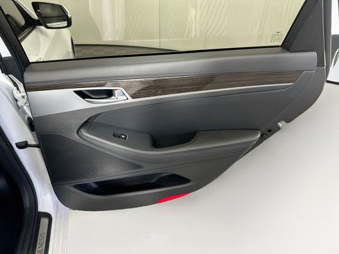 Used 2019 Genesis G80 3.8 RWD image 30