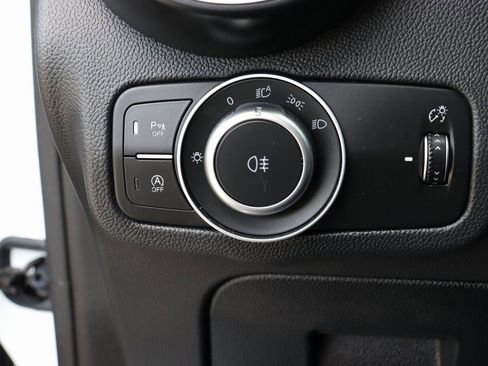 Used 2023 Alfa Romeo Stelvio Veloce image 36