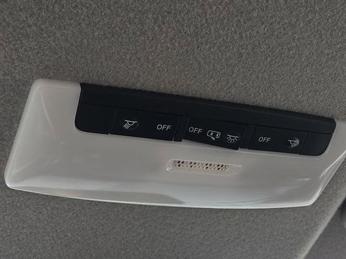 Used 2023 Nissan Kicks SR w/ Interior Electronics Package image 26