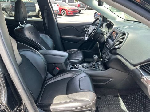 Used 2019 Jeep Cherokee Latitude Plus w/ Comfort/Convenience Group AWD/4WD image 36
