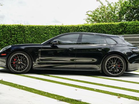 Used 2023 Porsche Panamera GTS AWD/4WD image 3