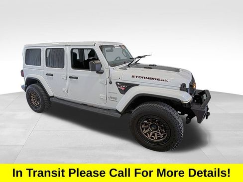 Used 2018 Jeep Wrangler Unlimited Sahara w/ Uconnect 4C Nav & Sound Group AWD/4WD image 3