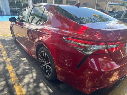Used 2019 Toyota Camry SE w/ Convenience Package FWD image 4