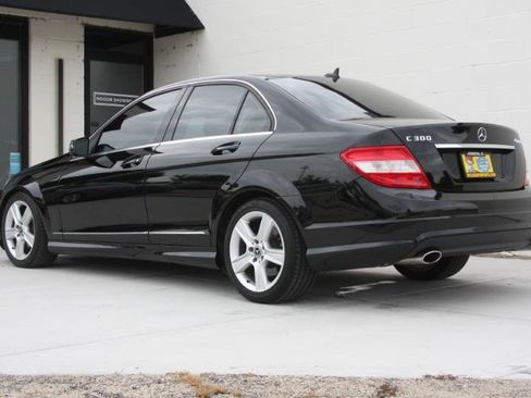 Used 2011 Mercedes-Benz C 300 4MATIC Sedan image 11
