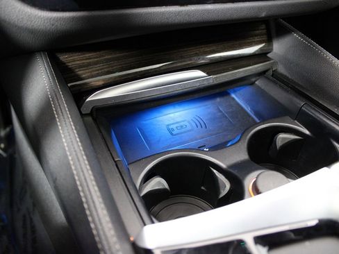 Used 2023 BMW 530e w/ M Sport Package image 17