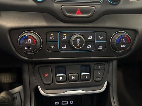 Used 2020 GMC Terrain Denali w/ GMC Pro Grade Package AWD/4WD image 30