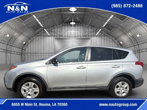 Used 2015 Toyota RAV4 LE FWD image 4