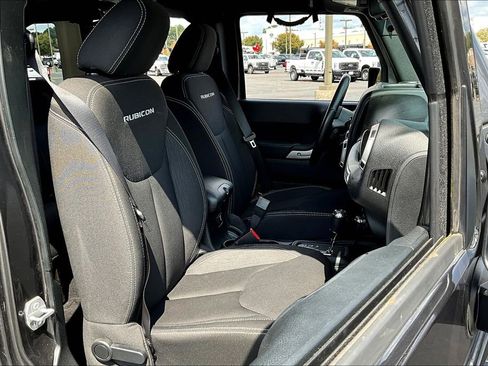 Used 2018 Jeep Wrangler Unlimited Rubicon w/ Connectivity Group image 7