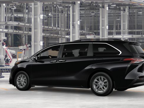New 2026 Toyota Sienna XLE FWD image 5