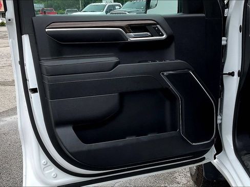 Used 2023 Chevrolet Silverado 1500 LT AWD/4WD image 19