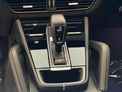 Certified 2023 Porsche Cayenne AWD/4WD image 18